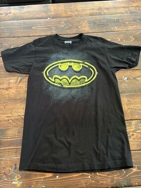 **Batman** VINTAGE Black Tee w/yellow Logo
Large 42/44 DC COMIC